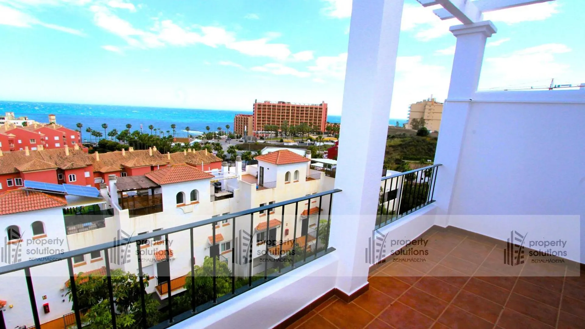 Lomas de Mena: Seaside Penthouse with Pool and BBQ Apartment Benalmadena