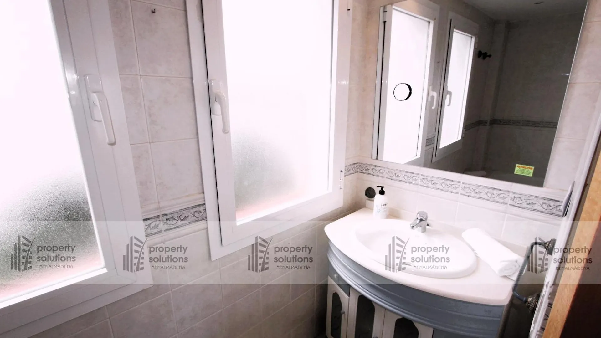 Lomas de Mena: Seaside Penthouse with Pool and BBQ Apartment Benalmadena
