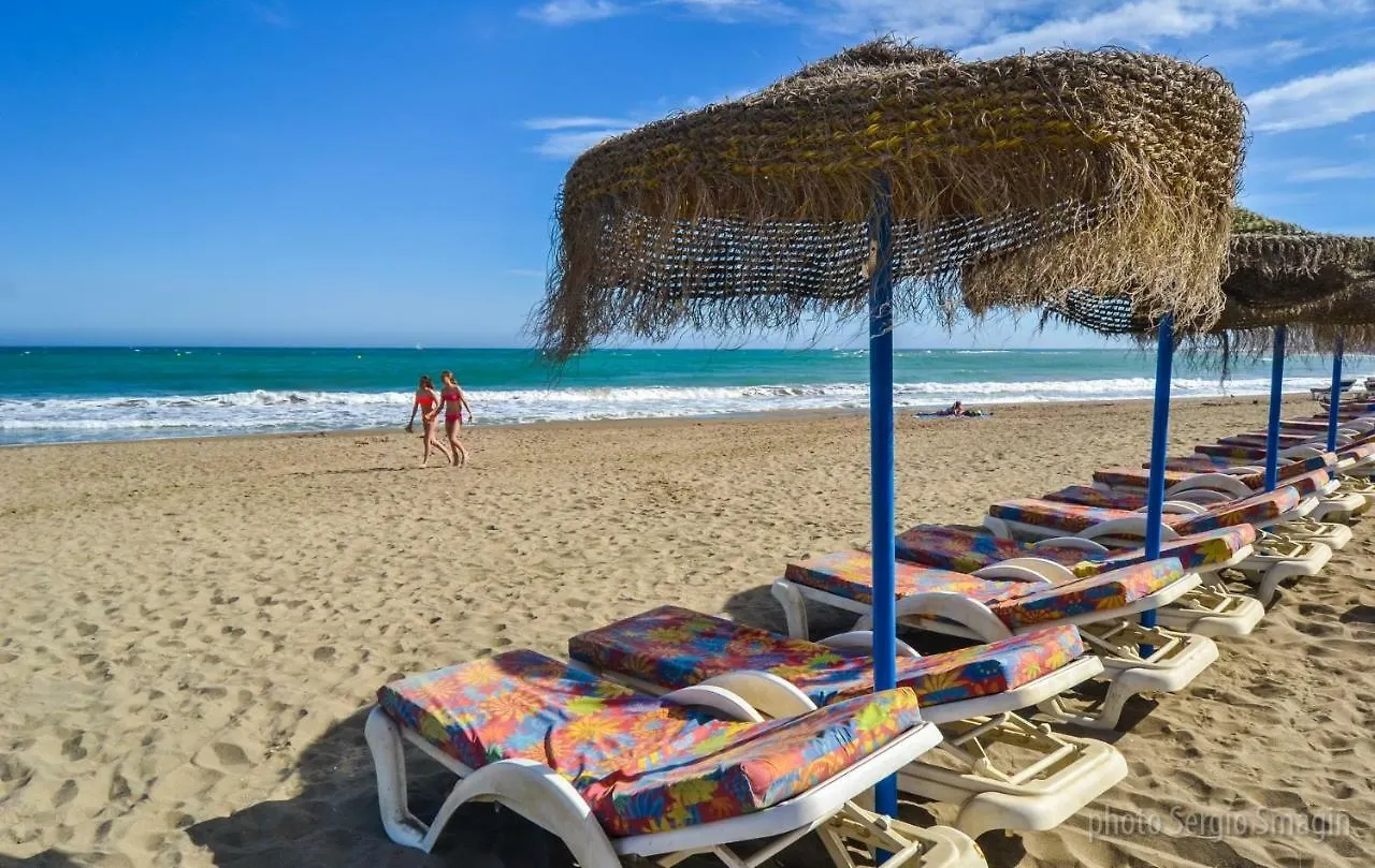 Lomas de Mena: Seaside Penthouse with Pool and BBQ Apartment Benalmadena Spain