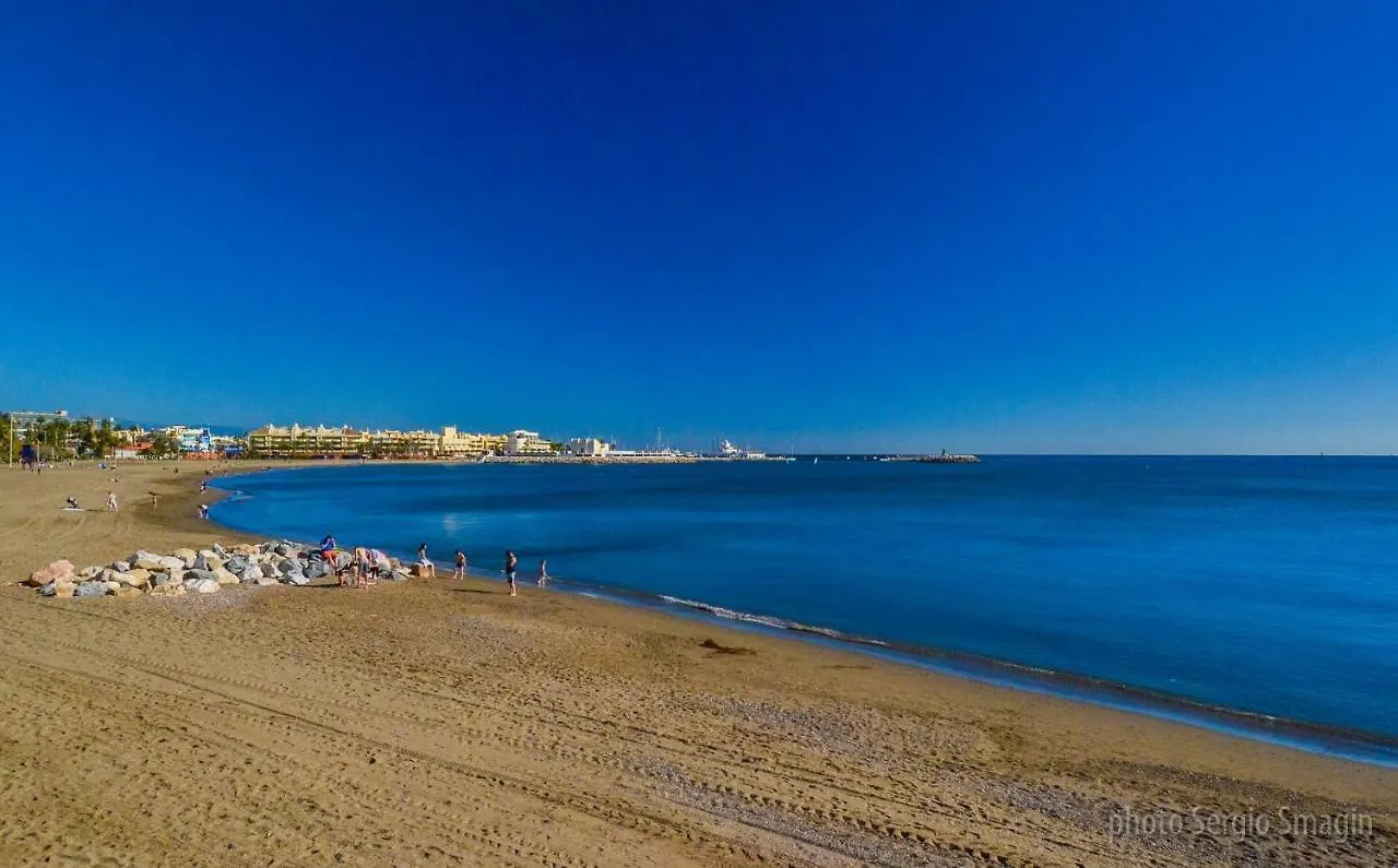 Lomas de Mena: Seaside Penthouse with Pool and BBQ Apartment Benalmadena