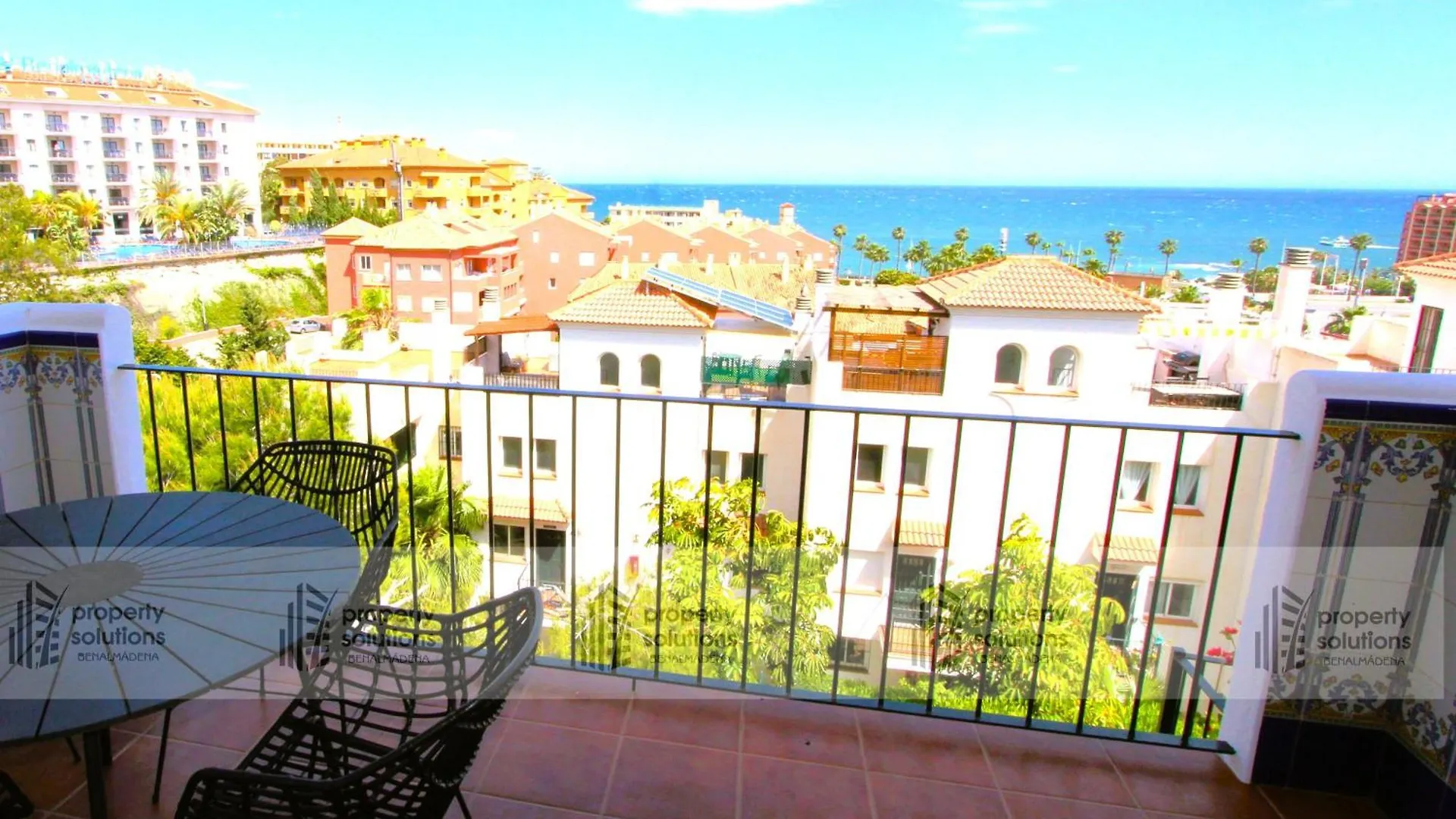 Lomas de Mena: Seaside Penthouse with Pool and BBQ Apartment Benalmadena